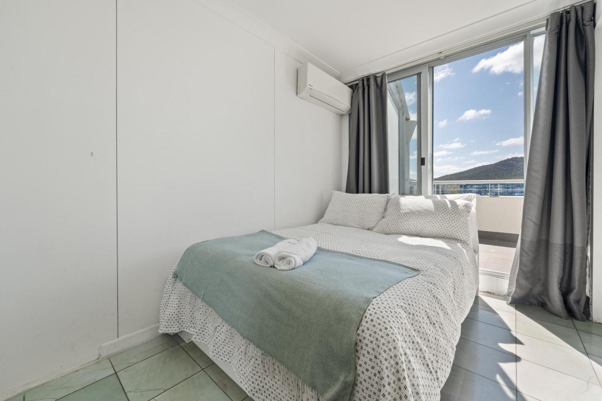 Dana-Private Room In A Shared Duplex Apartment -1 堪培拉 外观 照片